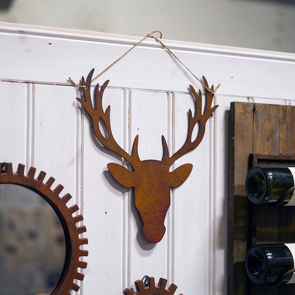 Hängande hjort i metall