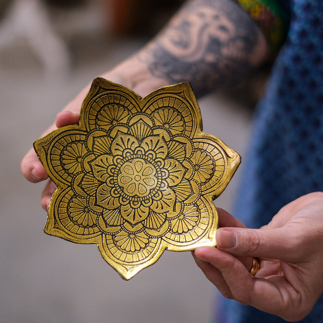 Litet metallfat mandala