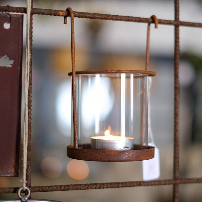 Stormlykta för armeringsjärn - rostig metall och glas