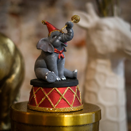 Cirkuselefant med ask