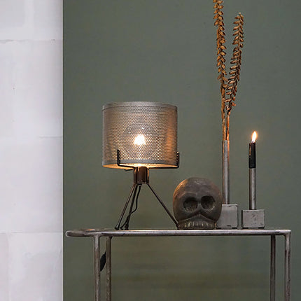 Bordslampa med ben i industriell stil