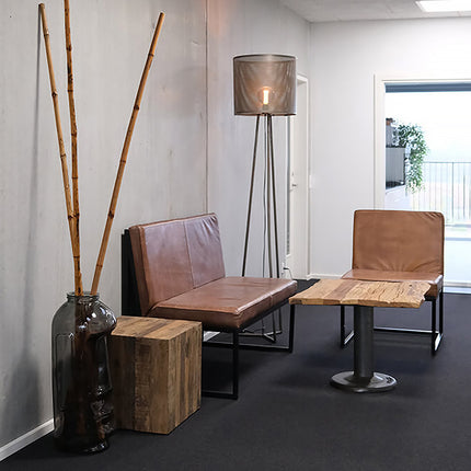 Golvlampa i industriell stil