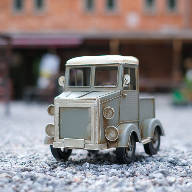 Plåtbil grå lastbil