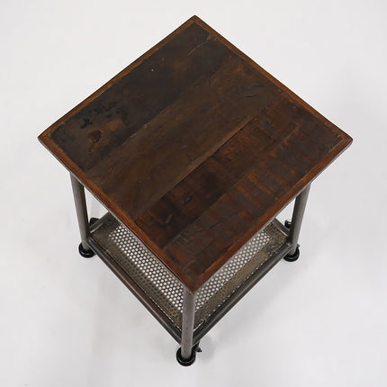 Litet sidbord på hjul