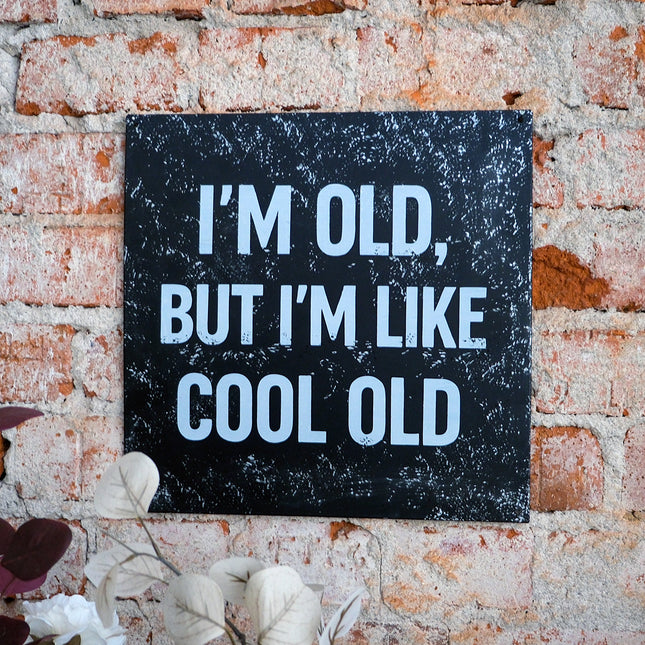 Skylt: ”I’m old, but I’m like cool old”