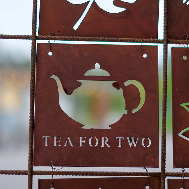 Rostig skylt till armeringsnät - tea for two