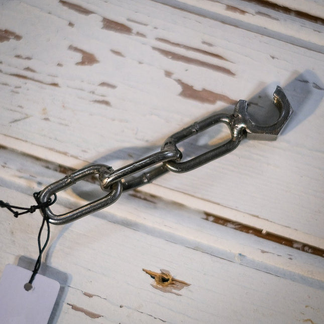 Kapsylöppnare av metalljunk