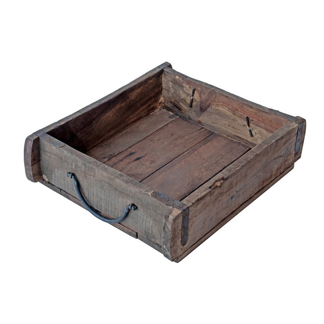 Rustik trälåda med metallhandtag