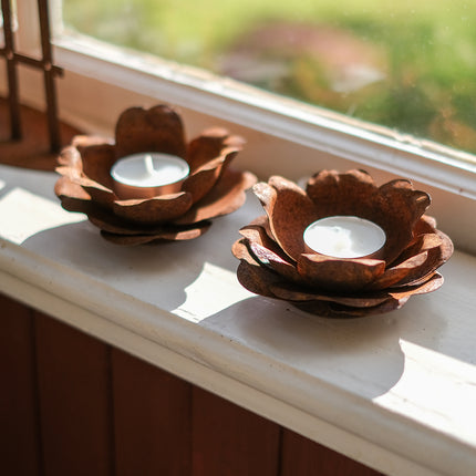 Rostig värmeljushållare ros