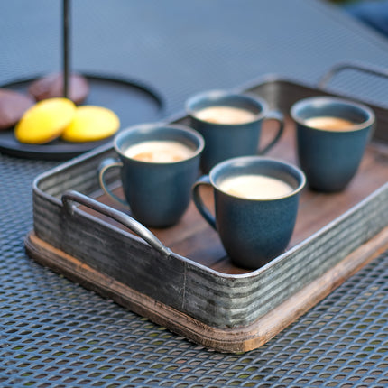 Träbricka med metallkant