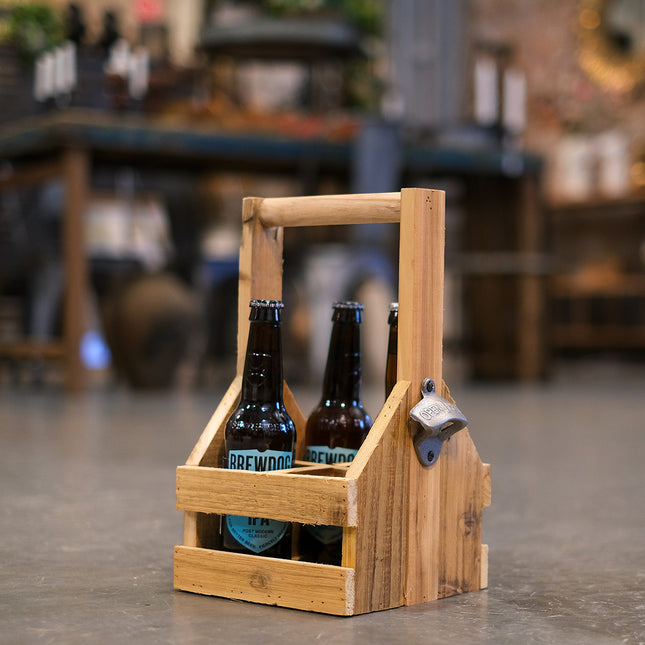 Flaskhållare i trä med kapsylöppnare