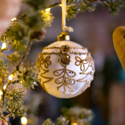 Lyxig stor vit julkula