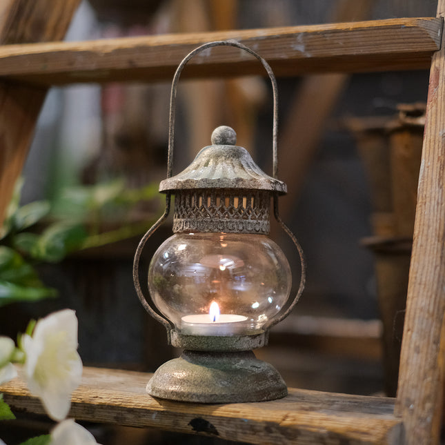 Liten gröngrå stormlykta