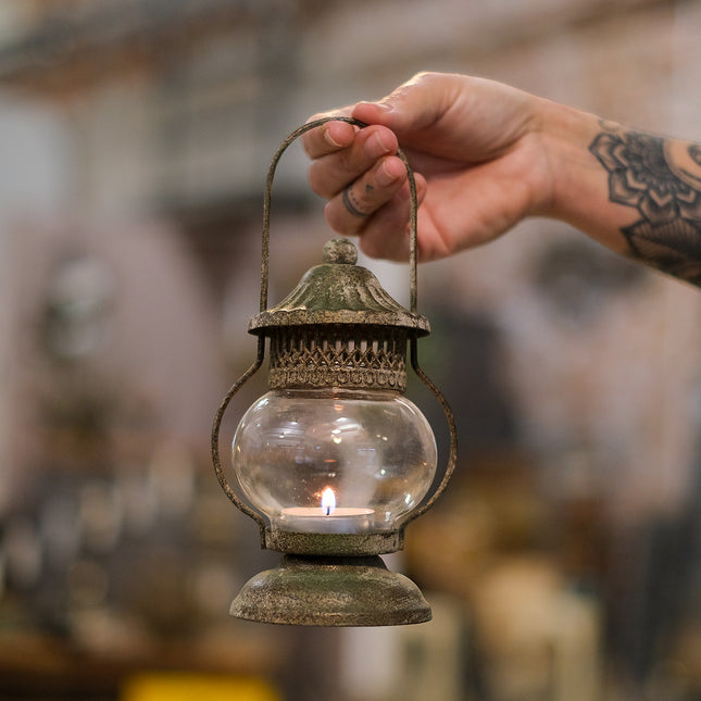 Liten gröngrå stormlykta