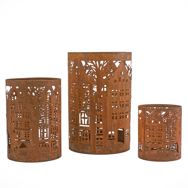 Rostig ljuslykta med stadsmotiv