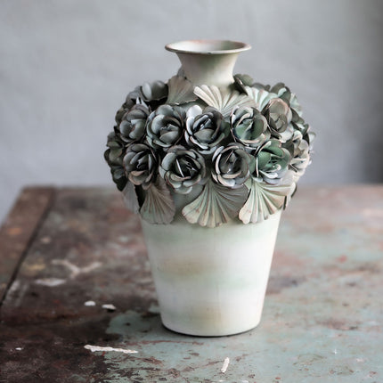 Metallvas med rosor - grön