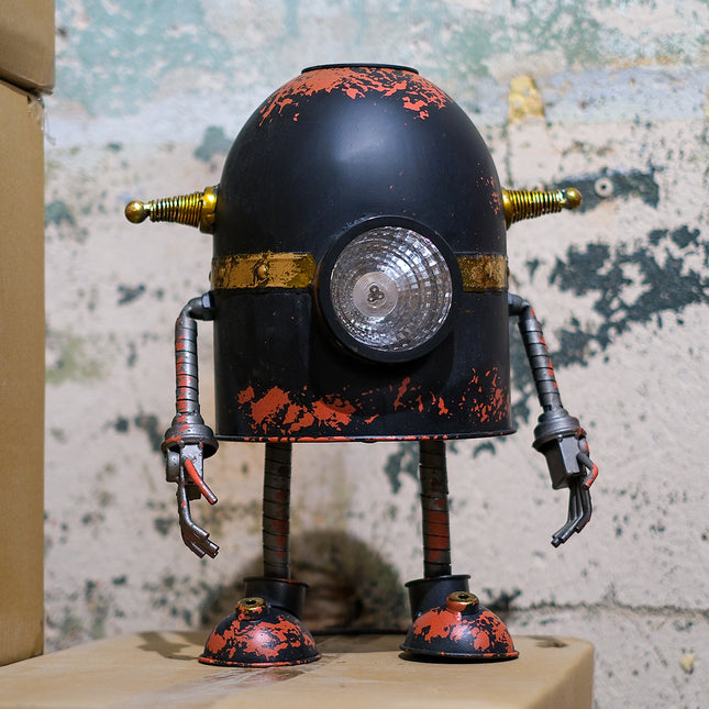 MT-01 Mortimer - Svart robot med solcellslampa