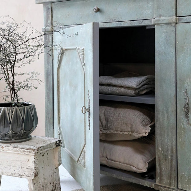 <h2>M<strong>öbler som vågar sticka ut</strong></h2>