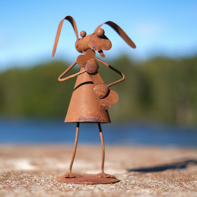 Rostig hund med tuggben