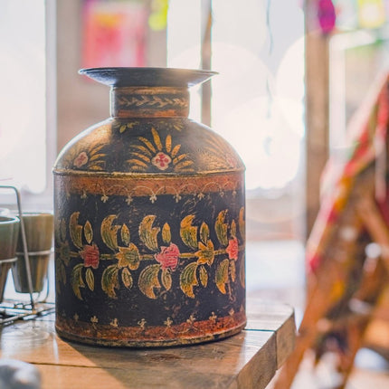 Handmålad metallkruka - svart