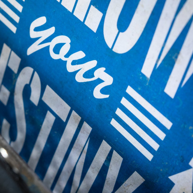 Skylt: Follow your destiny