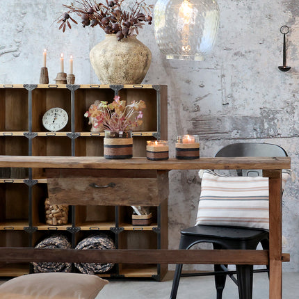 Trähylla med 16 fack