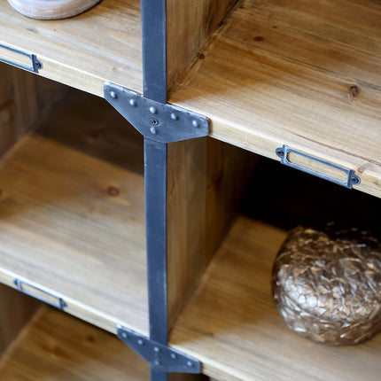 Trähylla med 16 fack