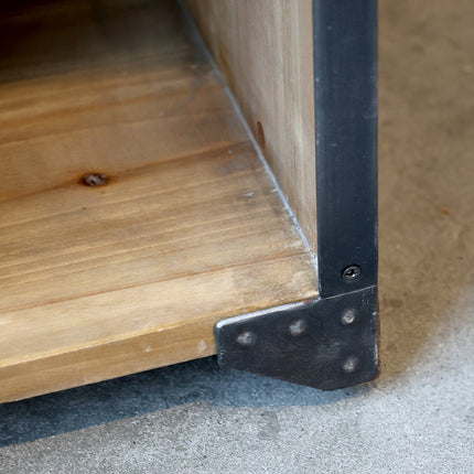 Trähylla med 16 fack