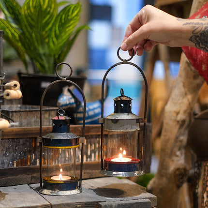 Liten stormlykta återvunnen metall
